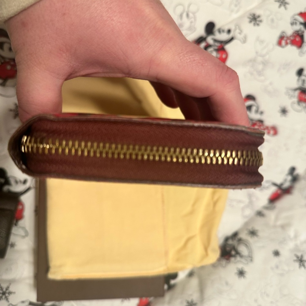 LV printed wallet - new to me / unused. Includes dust cover & box. - Picture 3 of 9